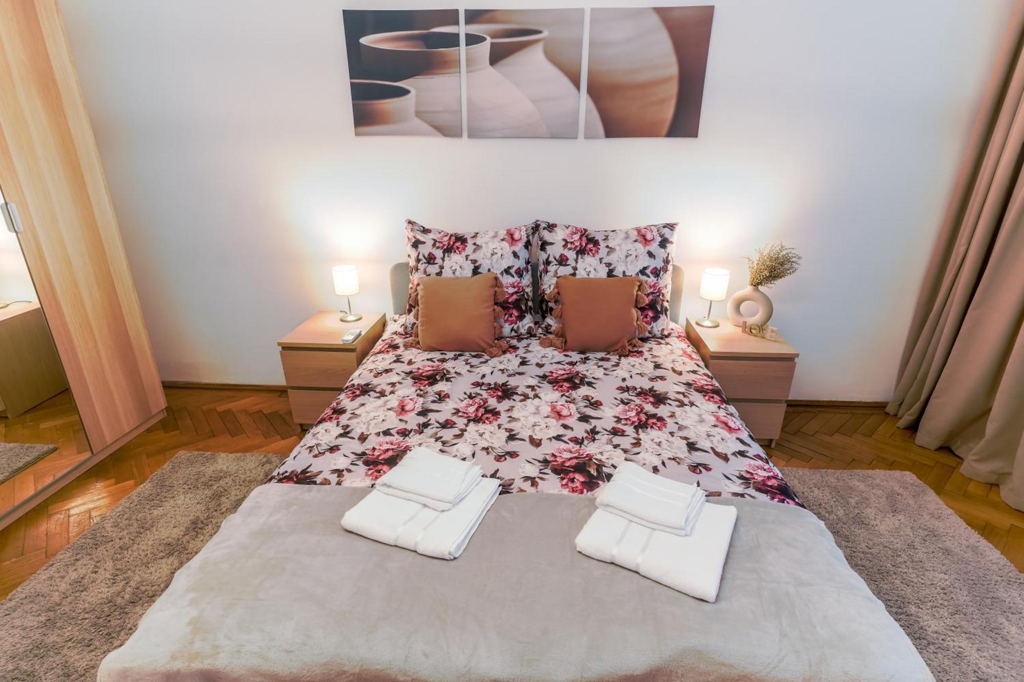 Ultracentral Golden Gatehouse 3 Bdrm Bukurešť Exteriér fotografie